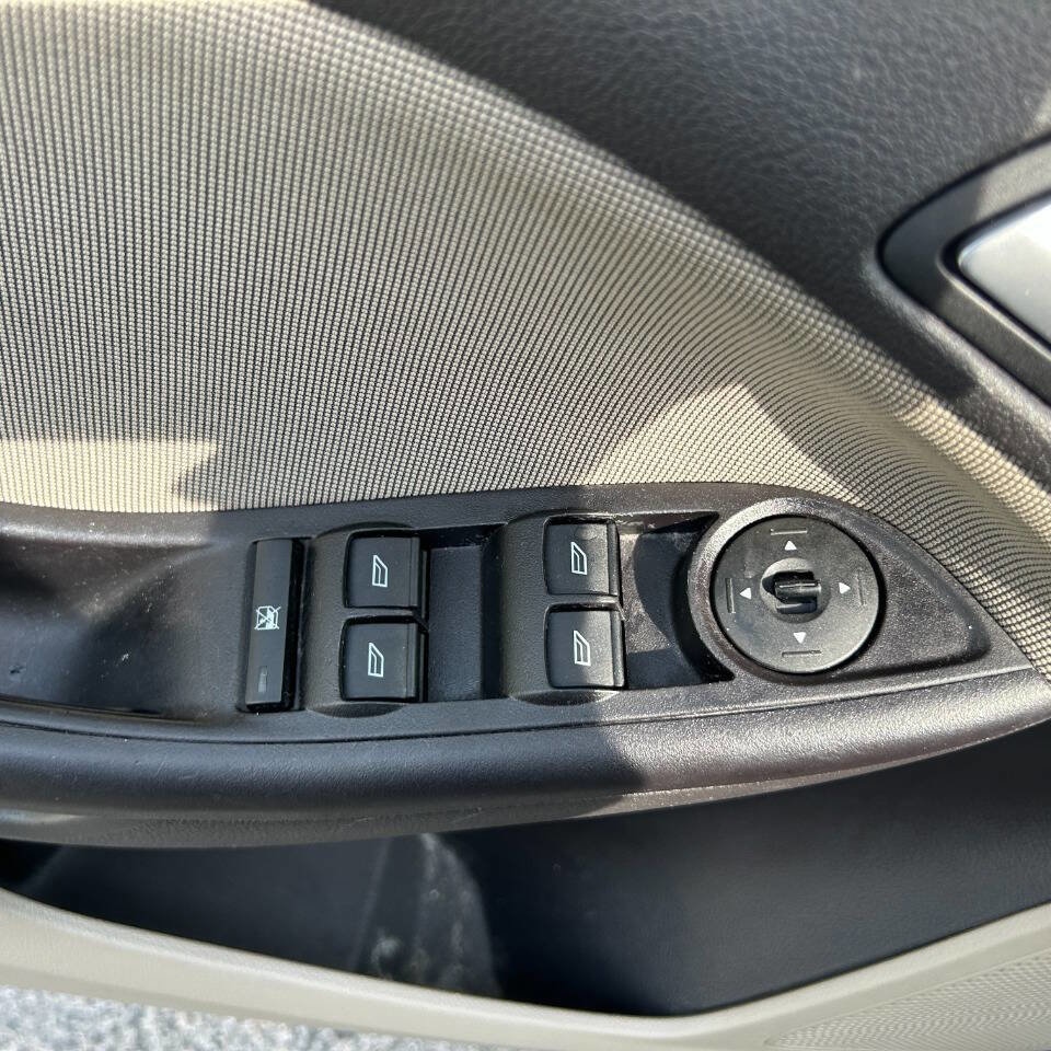 Used 2012 Ford Focus SE FWD image 18