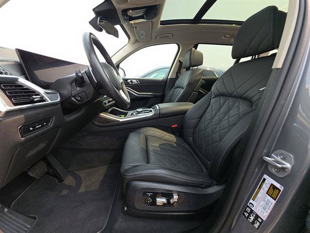 Used 2025 BMW X7 xDrive40i w/ Premium Package AWD/4WD image 12