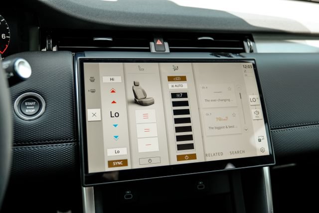 New 2026 Land Rover Discovery Sport Landmark AWD/4WD image 32