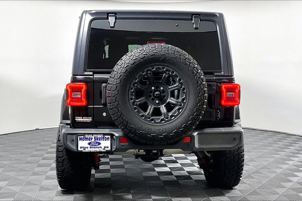 Used 2018 Jeep Wrangler Unlimited Sahara AWD/4WD image 4