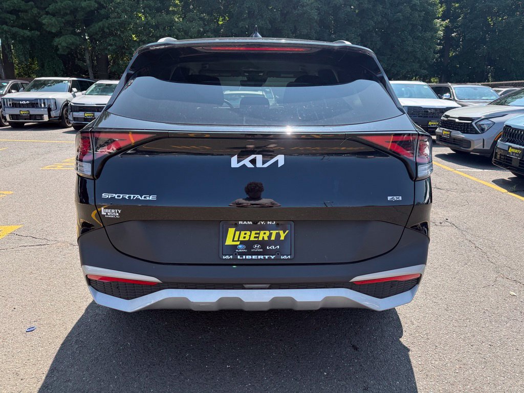 Used 2024 Kia Sportage EX AWD/4WD image 6