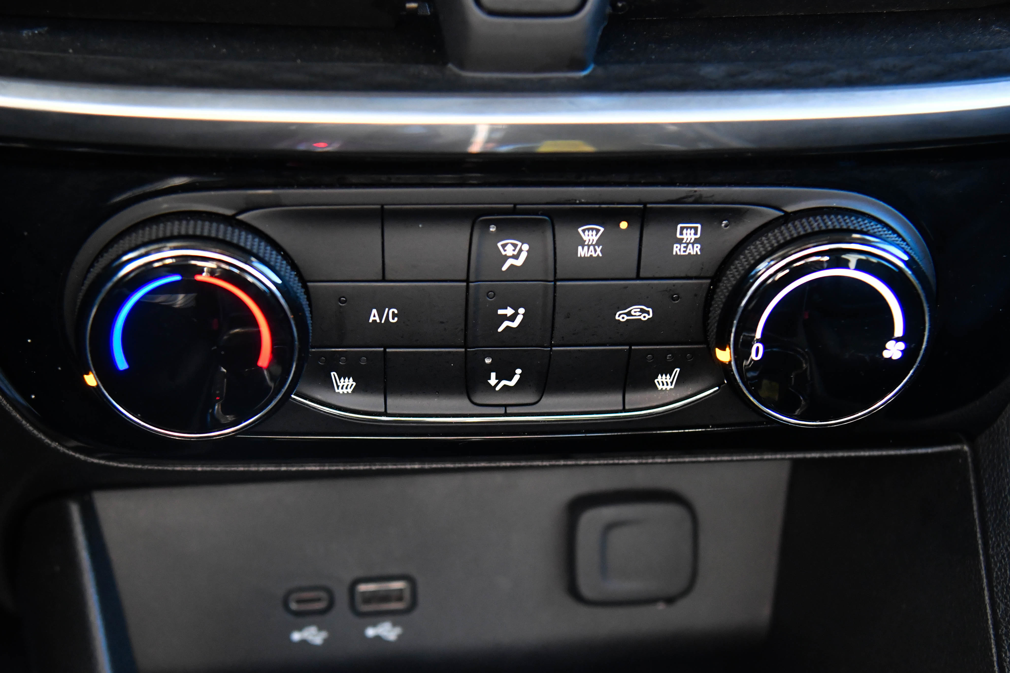 Used 2024 Buick Encore GX Sport Touring w/ Comfort Package image 22