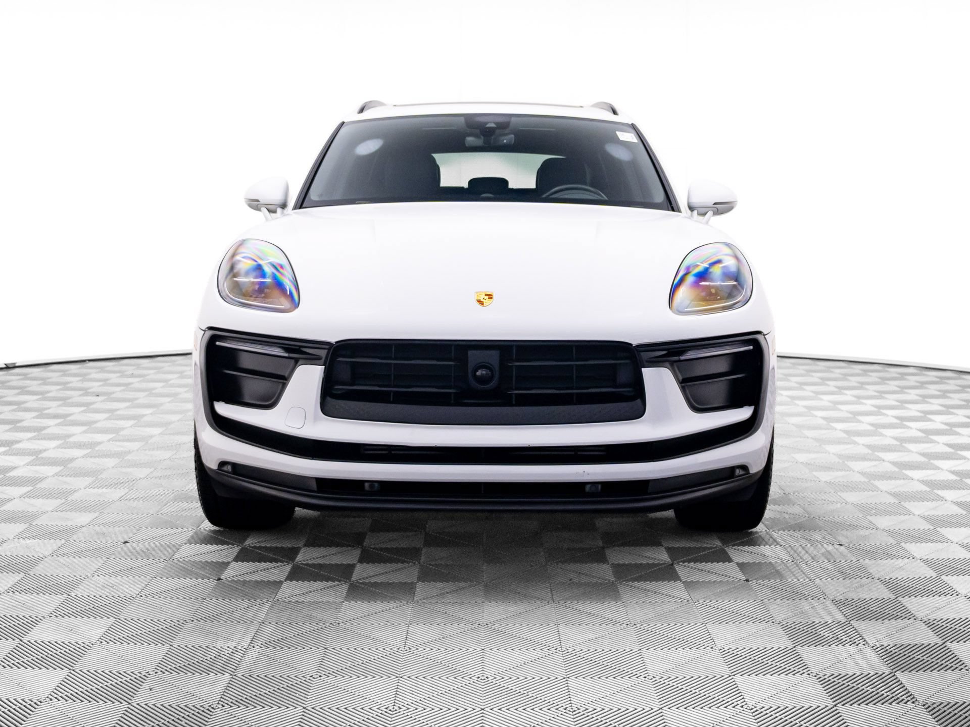 Certified 2024 Porsche Macan w/ Premium Plus Package AWD/4WD image 9