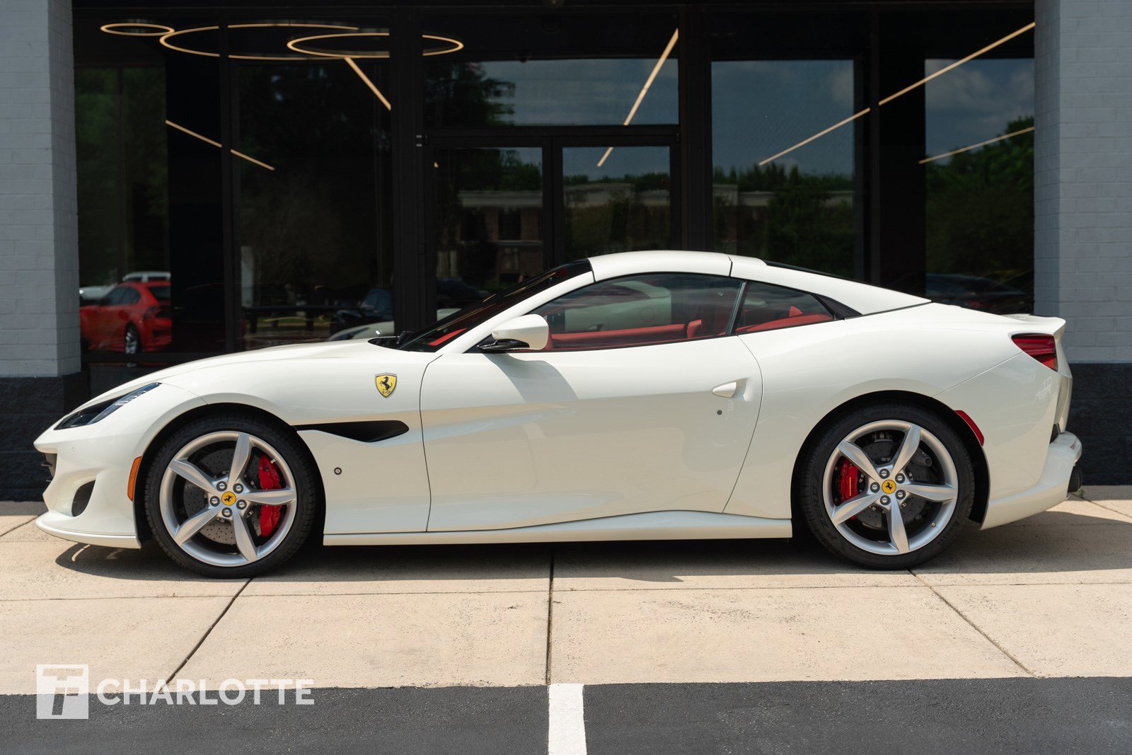 Used 2019 Ferrari Portofino image 8