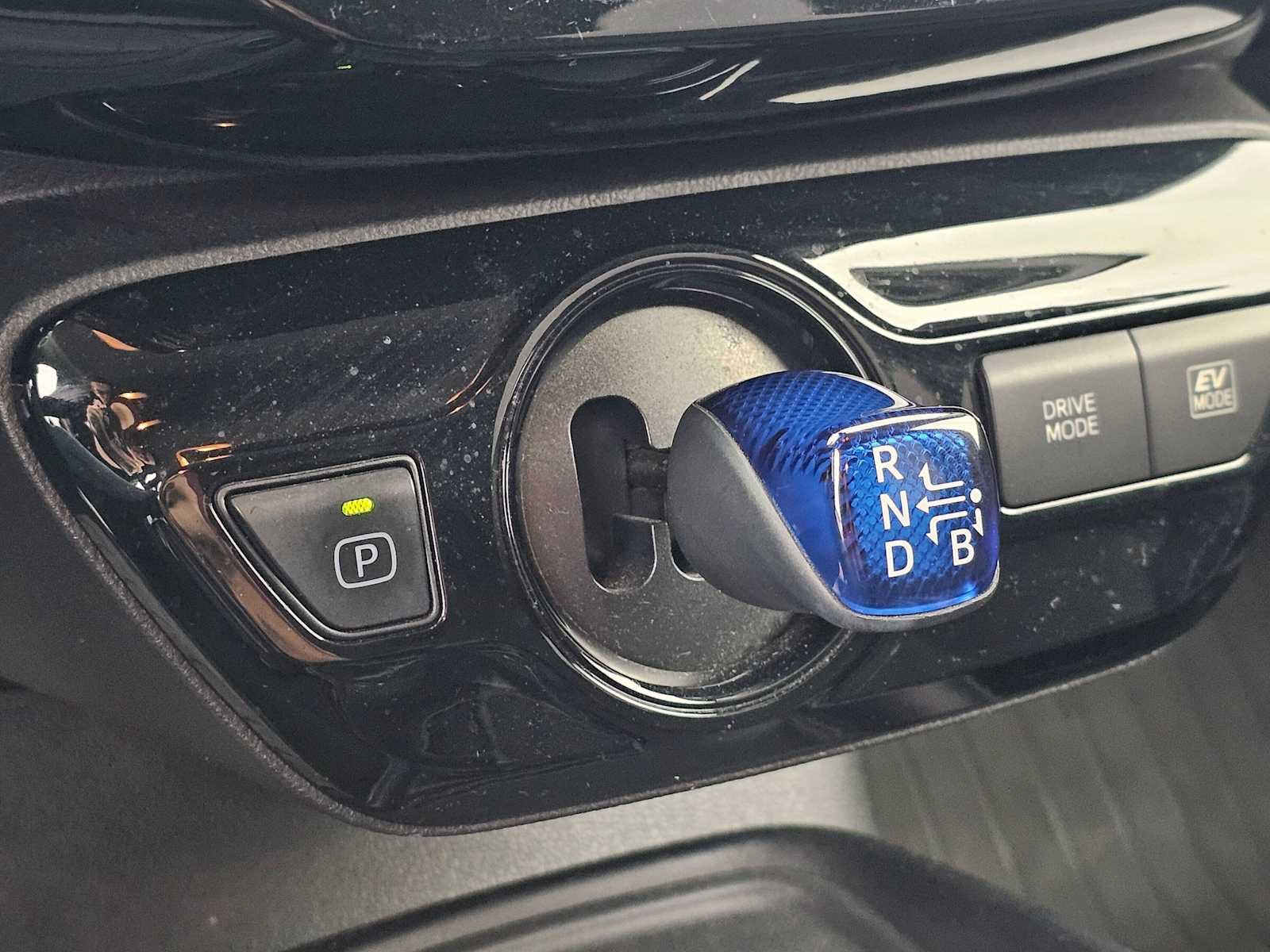 Used 2020 Toyota Prius L Eco FWD image 30