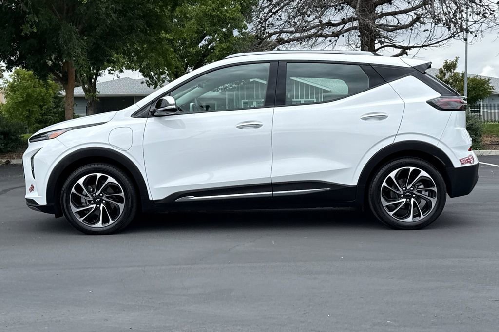 Used 2023 Chevrolet Bolt EUV Premier w/ Sun & Sound Package FWD image 14
