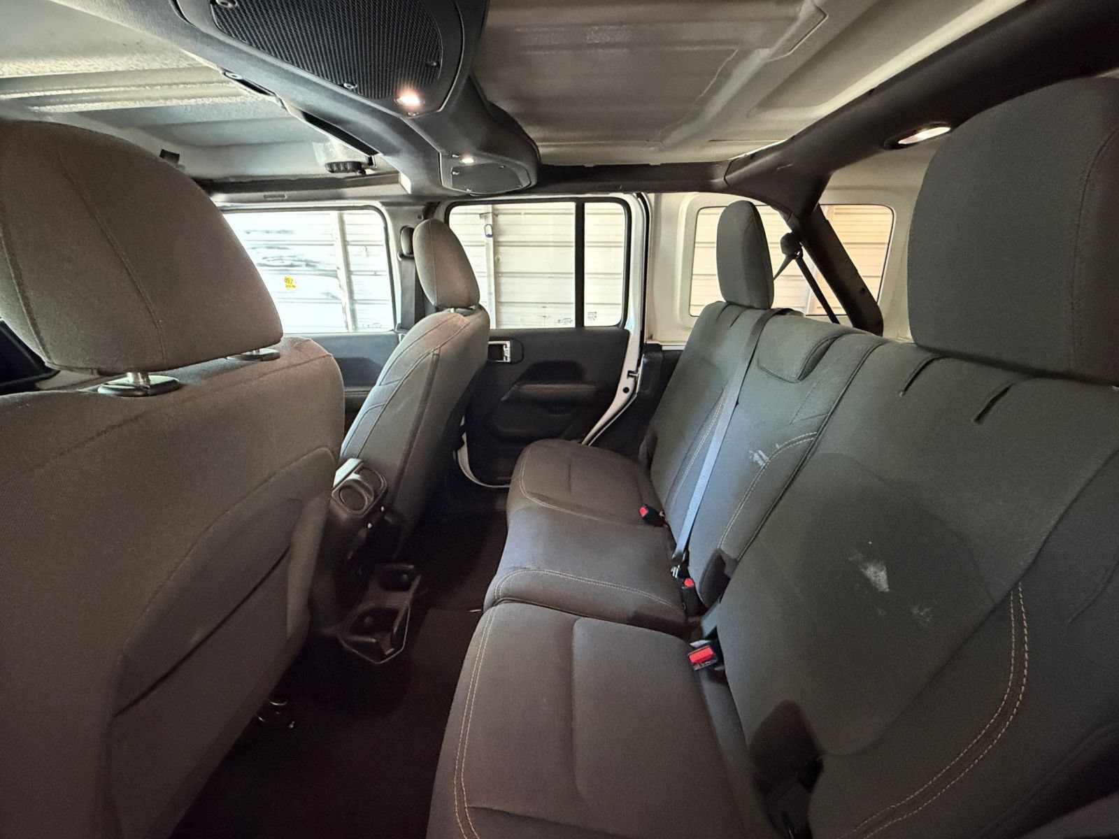 Used 2025 Jeep Wrangler Unlimited Sahara AWD/4WD image 25
