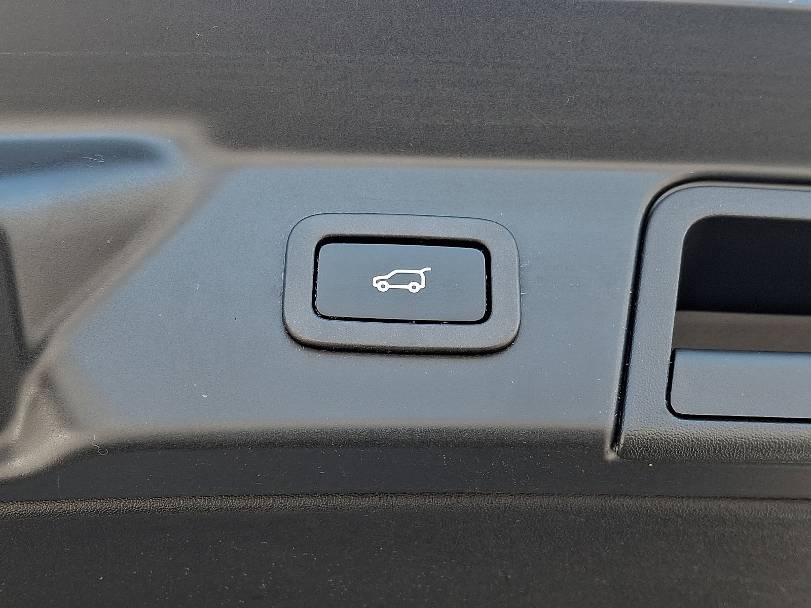 Used 2021 Land Rover Range Rover Velar R-Dynamic S image 29