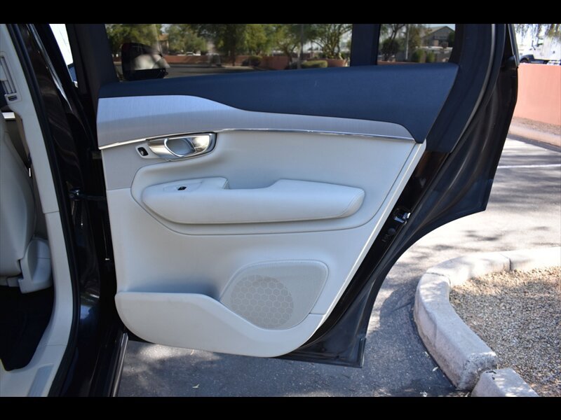 Used 2021 Volvo XC90 T5 Momentum AWD/4WD image 28