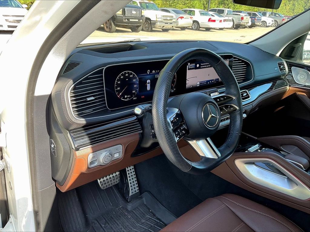 Used 2024 Mercedes-Benz GLS 450 4MATIC image 4