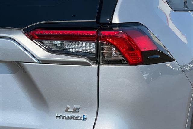 Certified 2022 Toyota RAV4 LE AWD/4WD image 31
