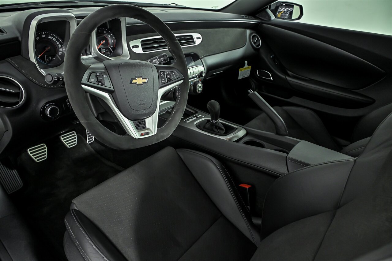 Used 2015 Chevrolet Camaro Z/28 RWD image 14