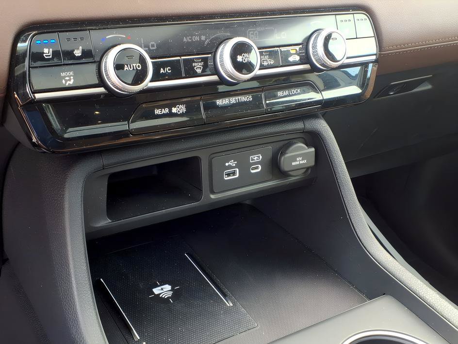 Used 2025 Honda Pilot Elite image 23