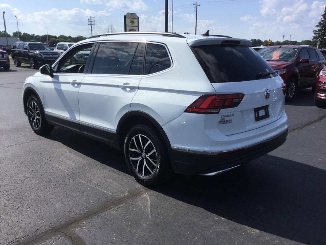 Used 2021 Volkswagen Tiguan SE image 9