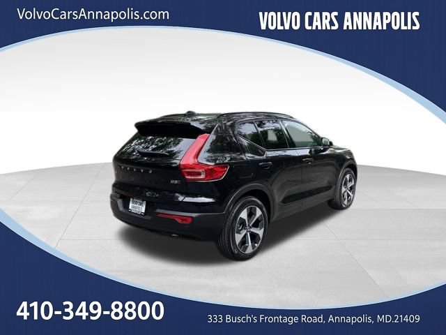 Certified 2025 Volvo XC40 B5 Plus AWD/4WD image 8