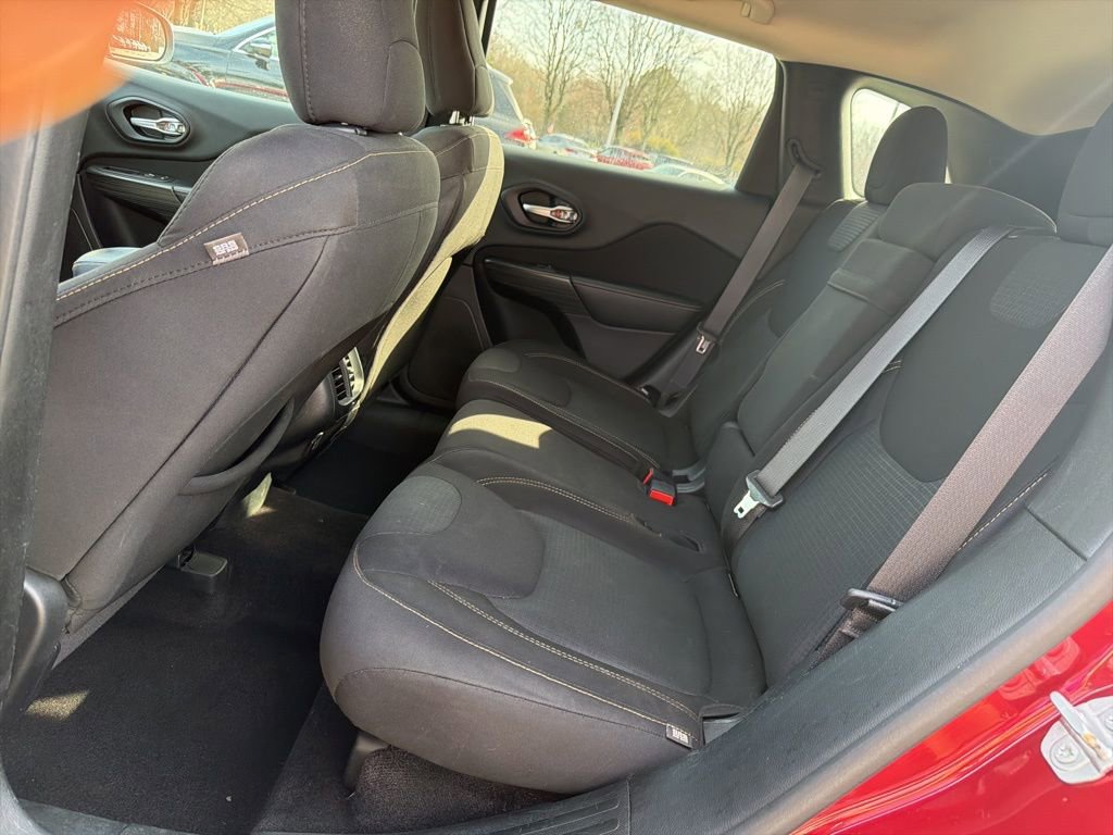 Used 2016 Jeep Cherokee Latitude w/ Safety/Convenience Group image 23