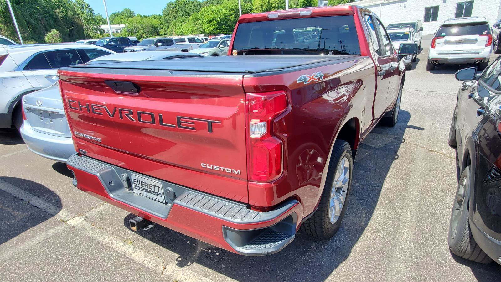 Used 2020 Chevrolet Silverado 1500 Custom w/ Custom Value Package AWD/4WD image 9