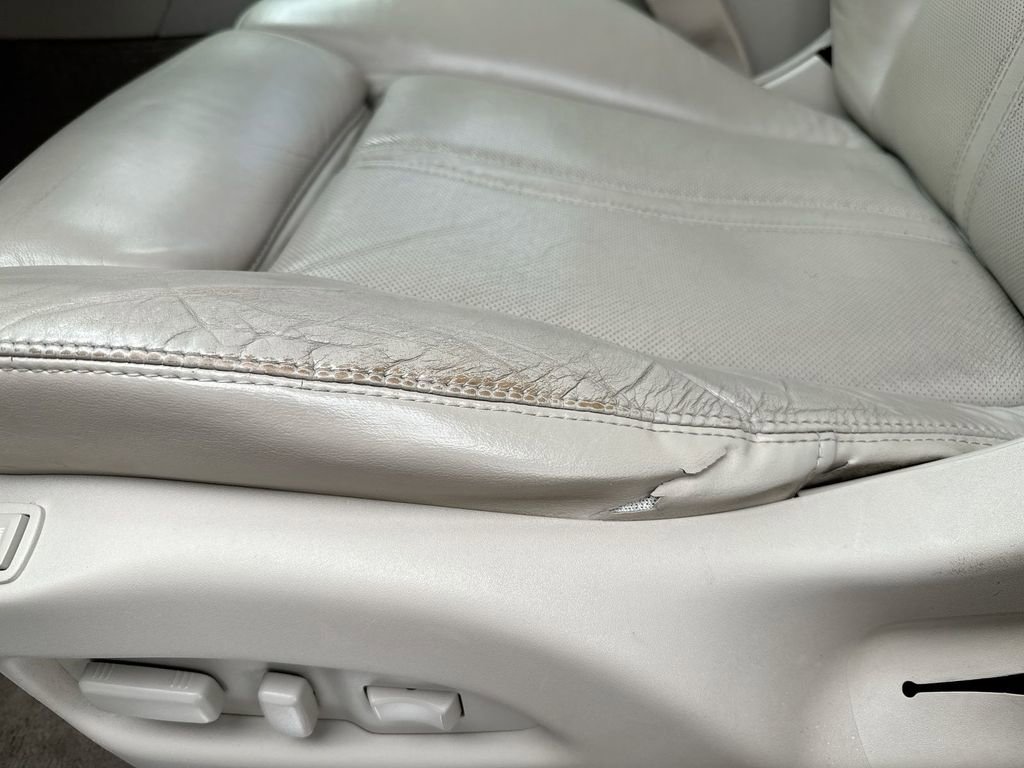 Used 2011 Cadillac SRX Luxury FWD image 37