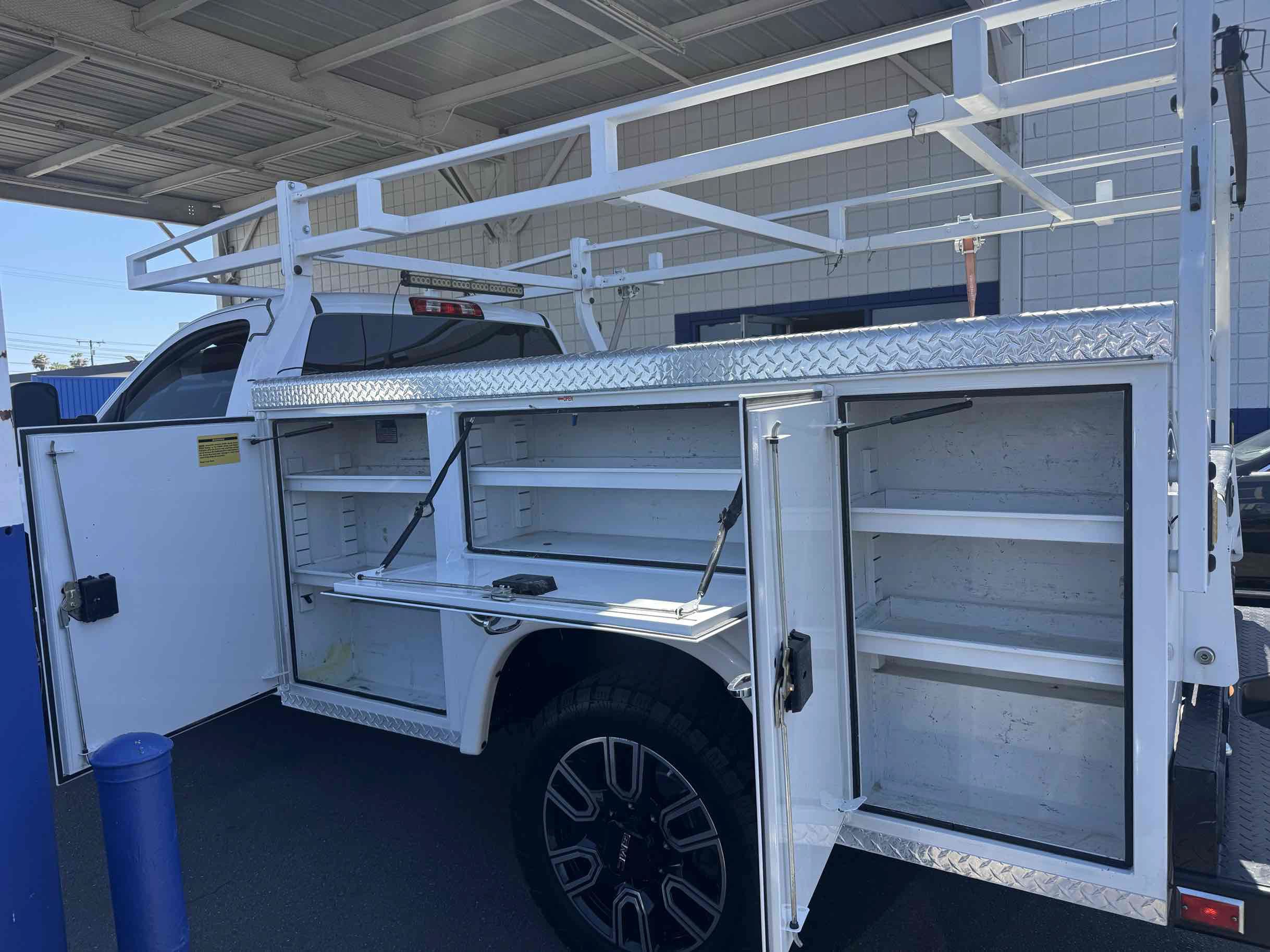 Used 2017 Chevrolet Silverado 2500 W/T RWD image 4