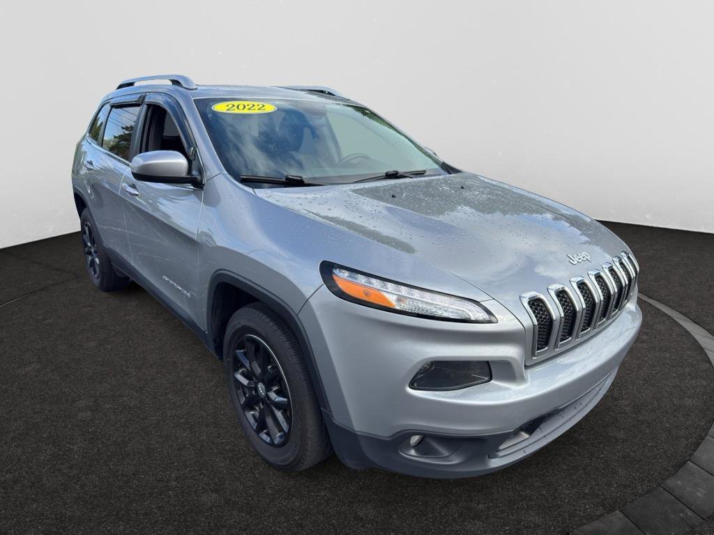 Used 2015 Jeep Cherokee Latitude AWD/4WD image 3