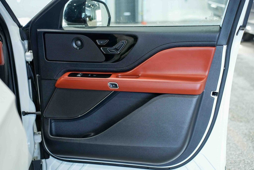 Used 2025 Lincoln Aviator Reserve w/ Jet Appearance Package image 18