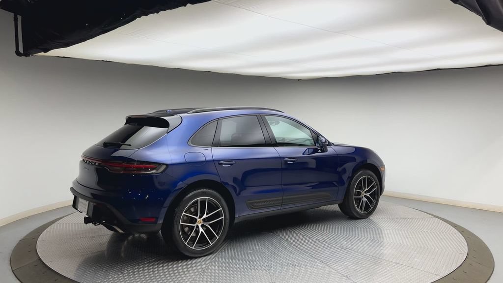 Used 2022 Porsche Macan AWD/4WD image 2