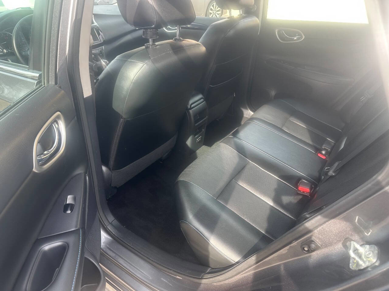 Used 2019 Nissan Sentra SR w/ Premium Package (SR) image 9