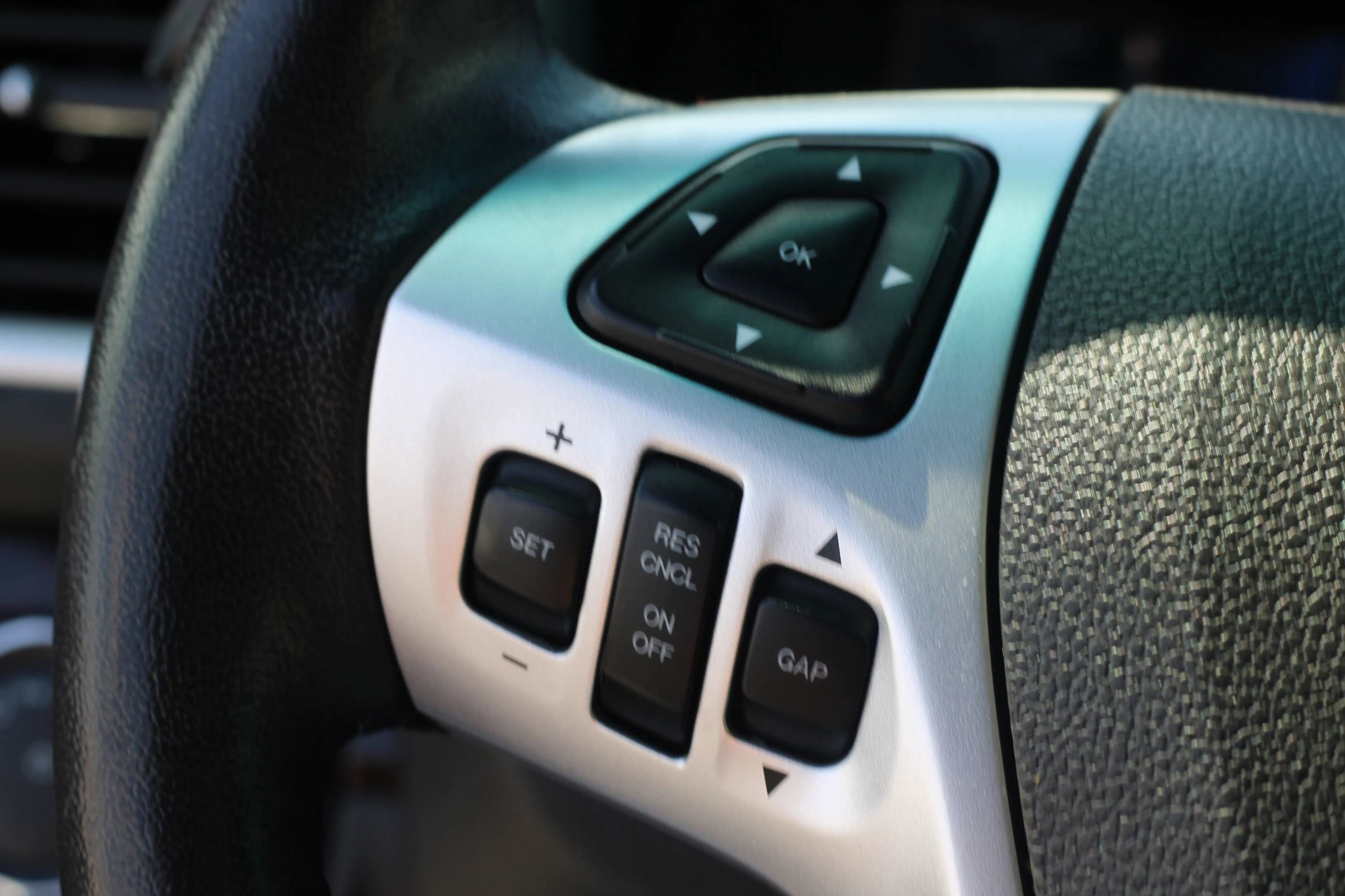 Used 2014 Ford Explorer Limited w/ Equipment Group 301A AWD/4WD image 17