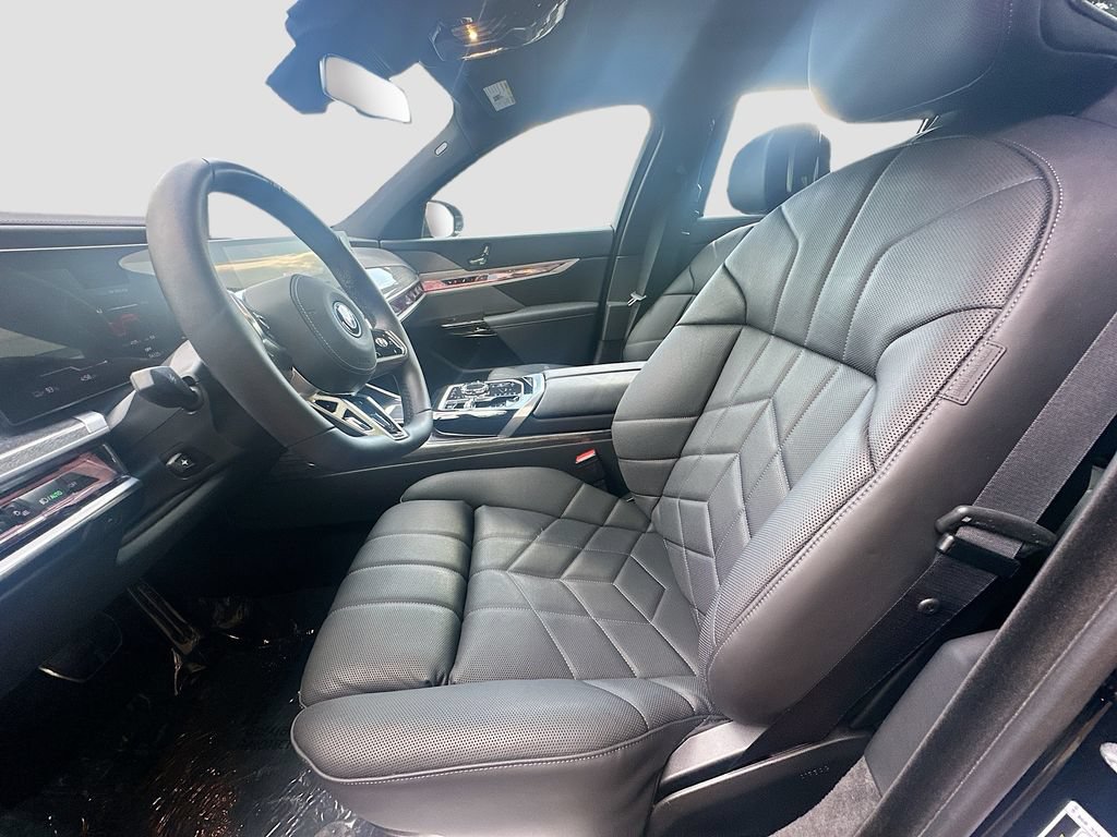 Used 2025 BMW i7 xDrive60 AWD/4WD image 22