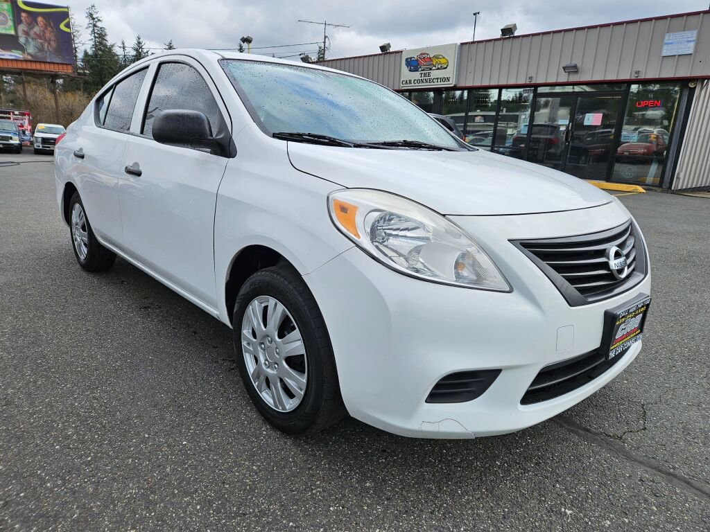Used 2014 Nissan Versa S FWD image 3