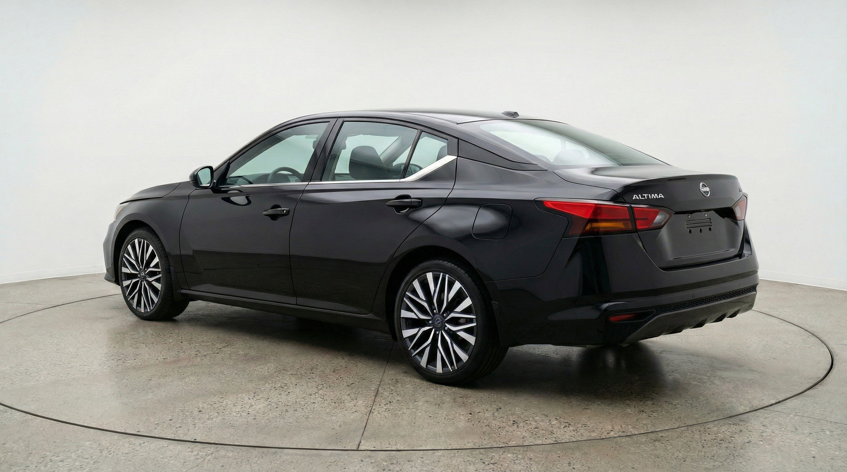 Used 2025 Nissan Altima 2.5 SV image 6