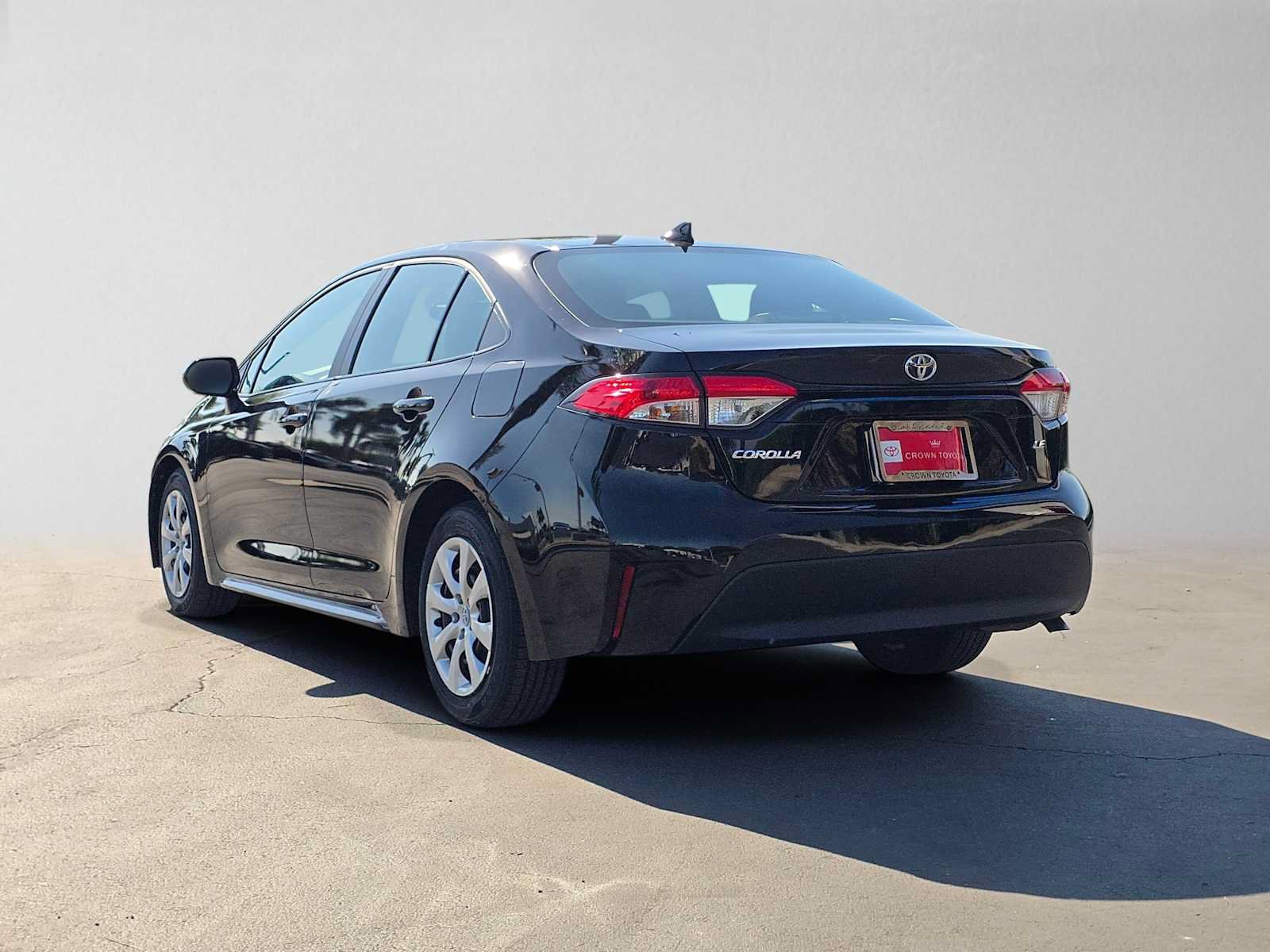 Used 2025 Toyota Corolla LE FWD image 5