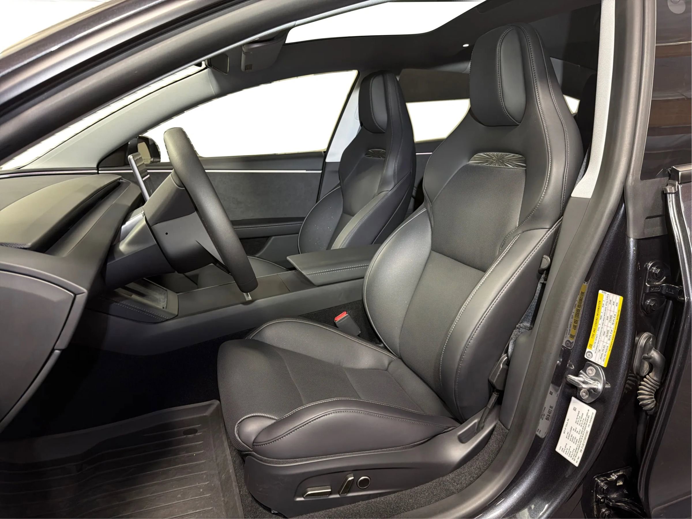 Used 2024 Tesla Model 3 Performance image 9