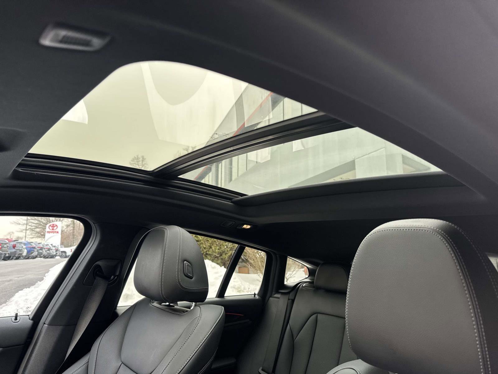 Used 2023 BMW X4 xDrive30i w/ Premium Package image 18