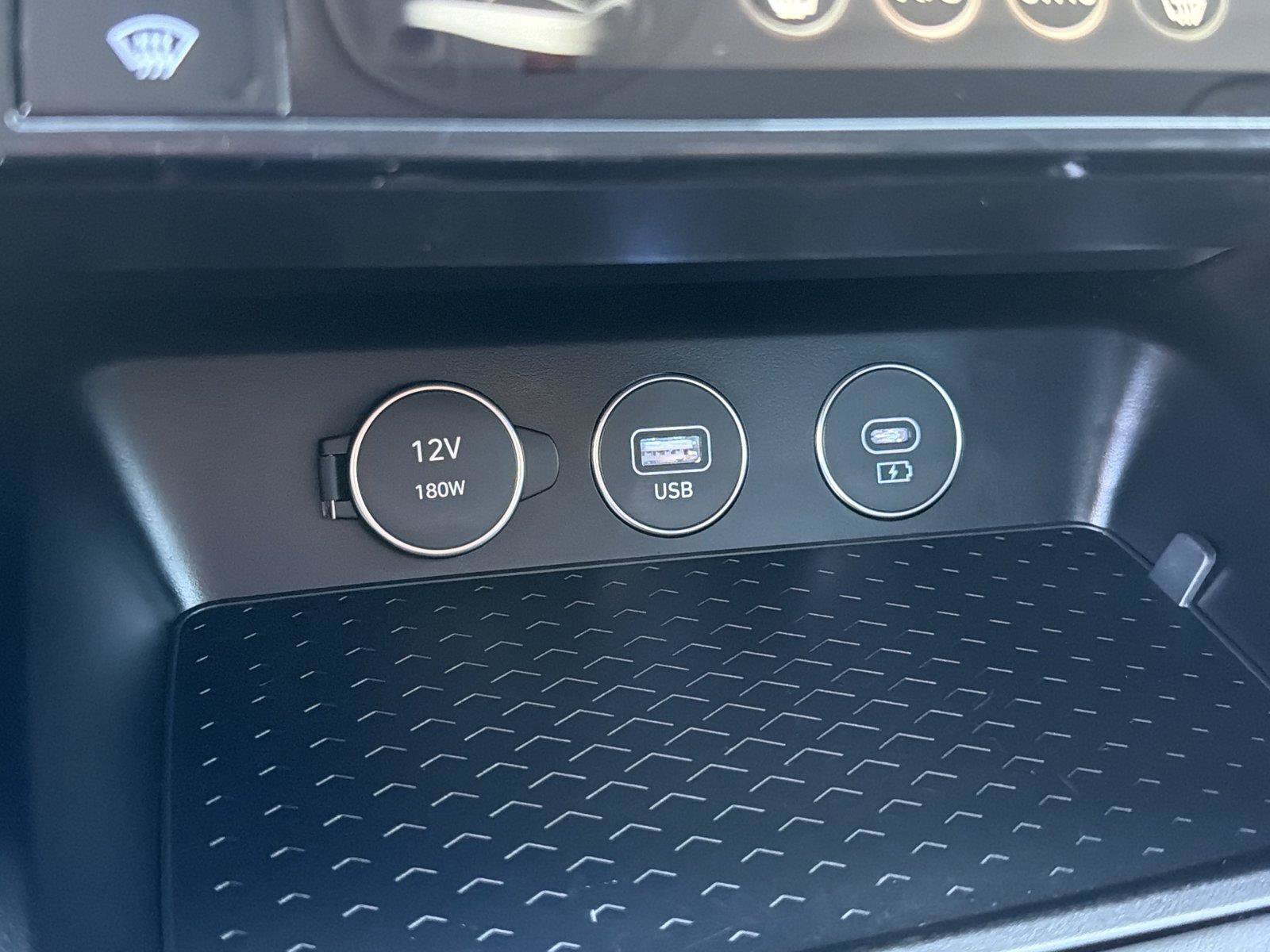 Used 2025 Genesis G70 2.5T RWD image 30