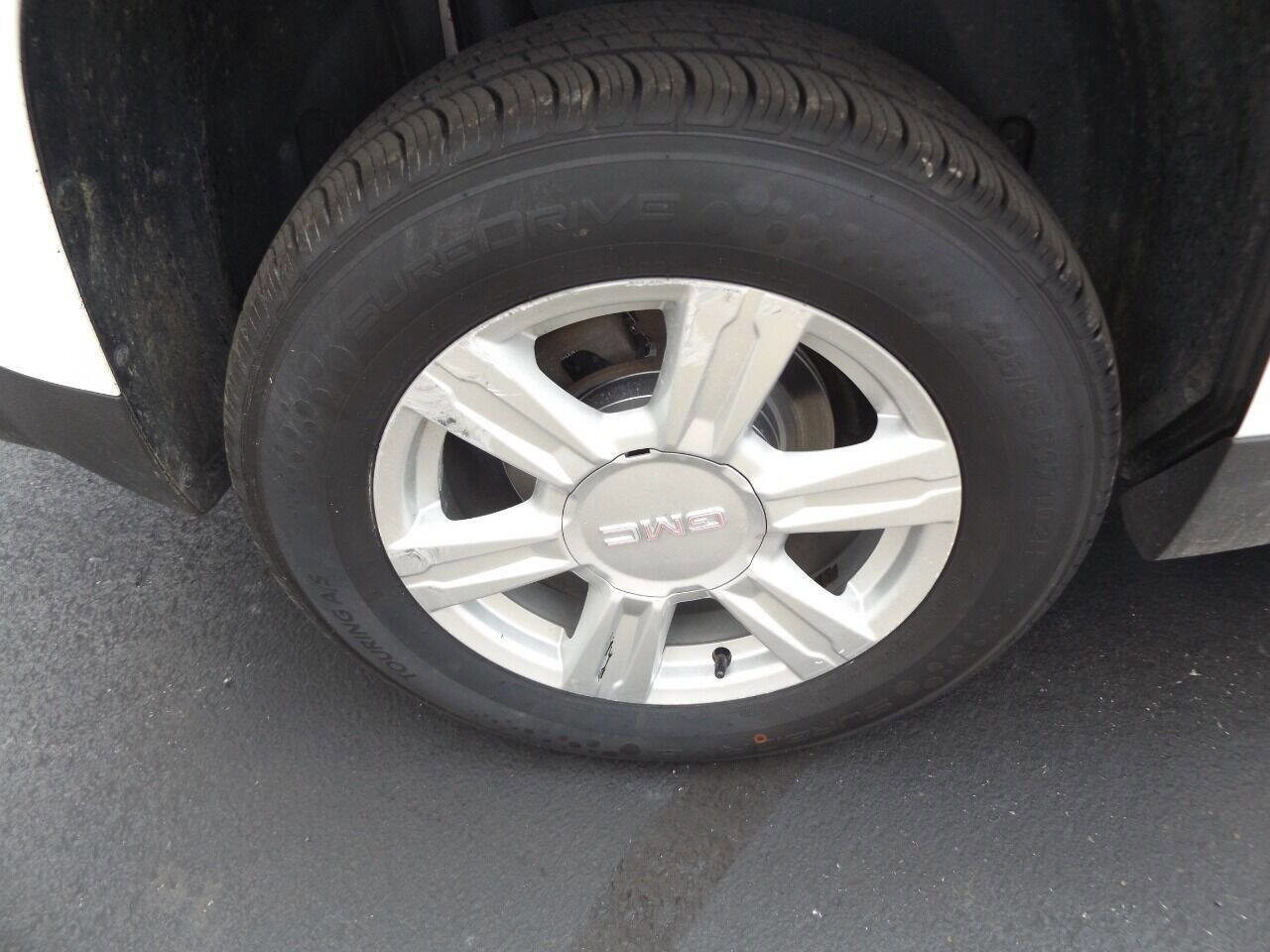 Used 2015 GMC Terrain SLE image 30