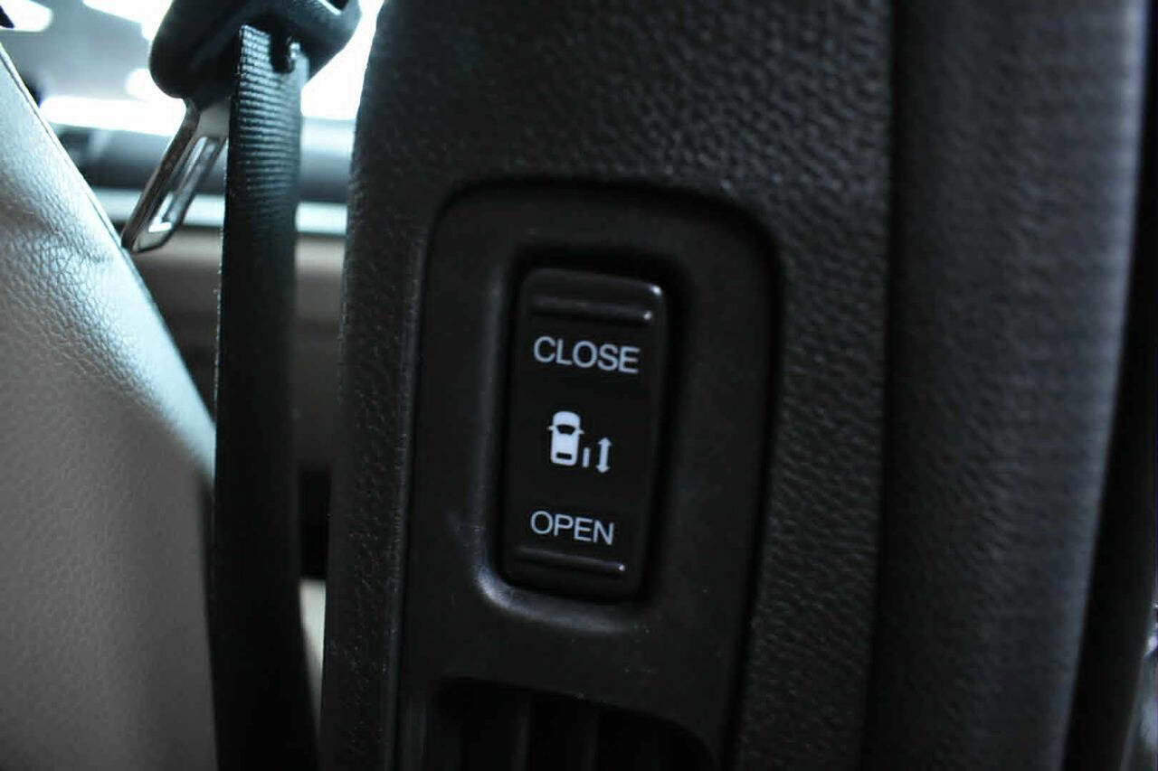 Used 2018 Honda Odyssey Touring image 25