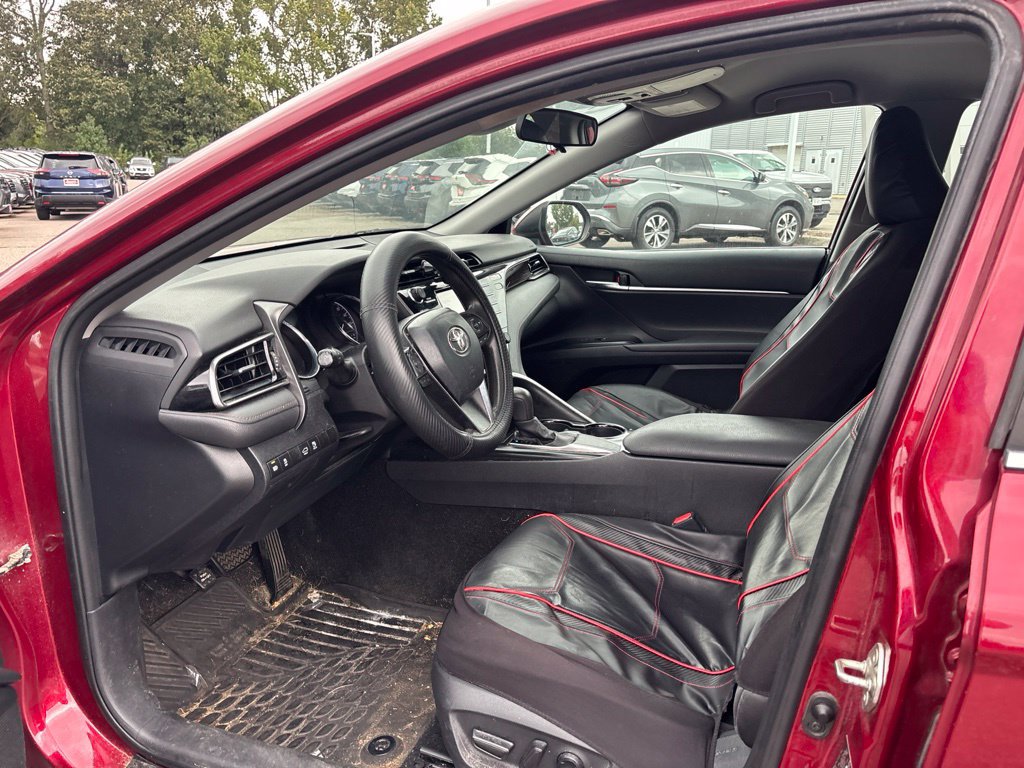 Used 2020 Toyota Camry LE FWD image 5