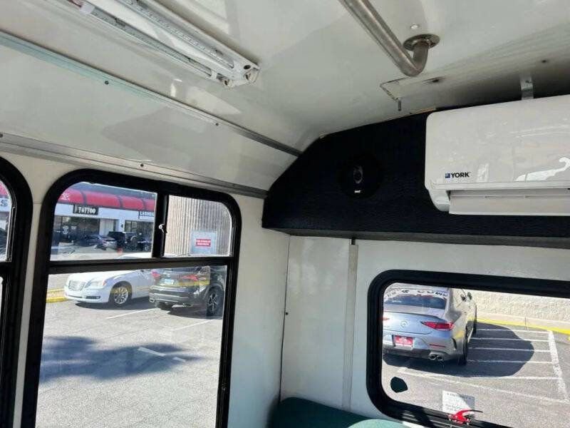 Used 2006 Ford E-350 and Econoline 350 Super Duty RWD image 53