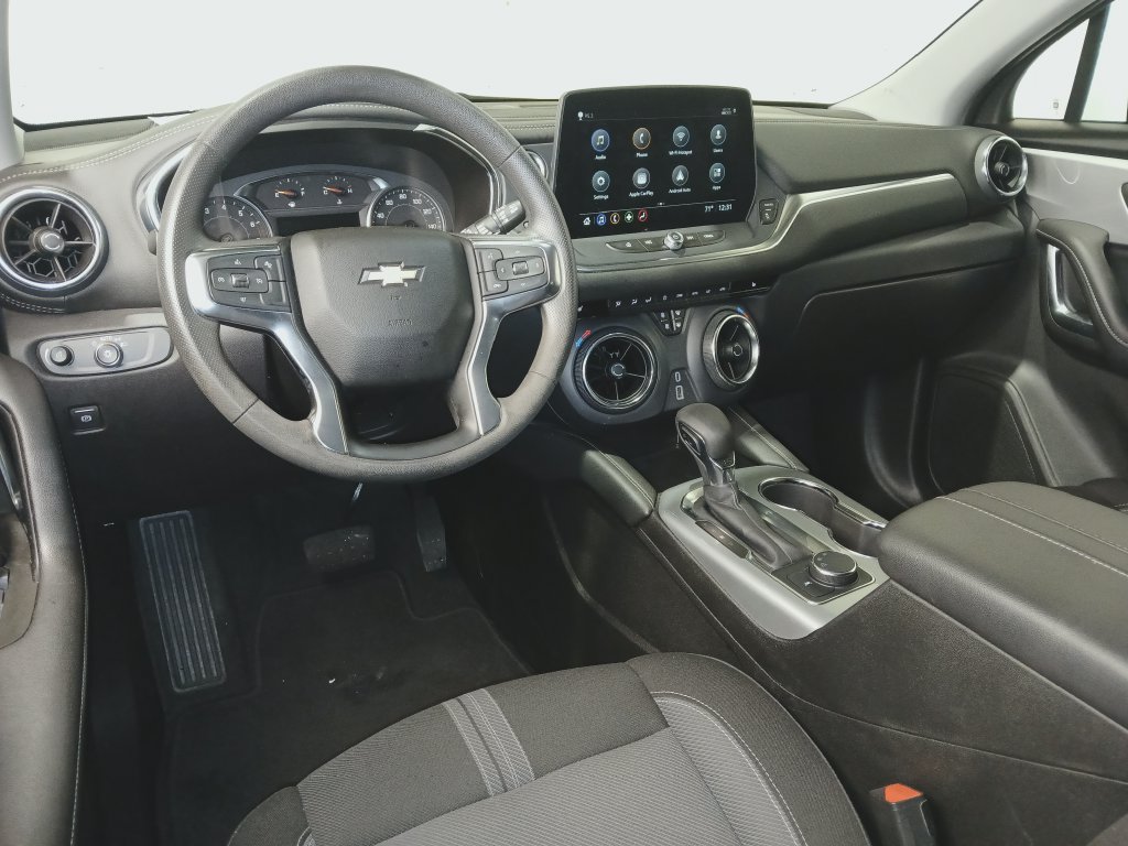 Used 2025 Chevrolet Blazer LT FWD image 9