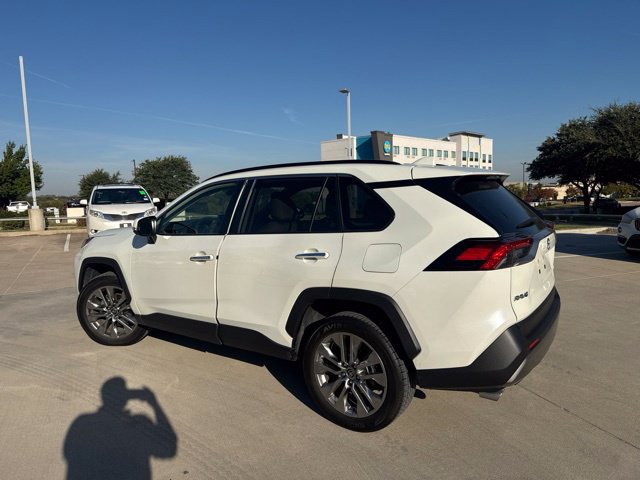 Used 2022 Toyota RAV4 Limited FWD image 5