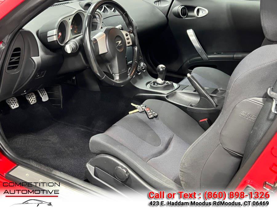 Used 2004 Nissan 350Z Enthusiast w/ Cargo Convenience Pkg image 9