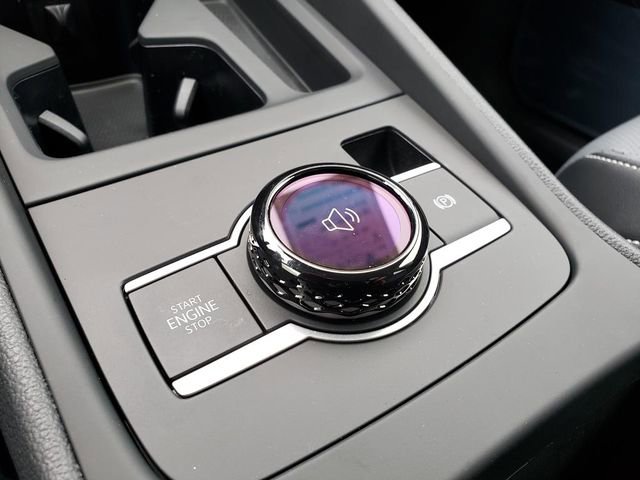 New 2026 Volkswagen Tiguan SE image 11