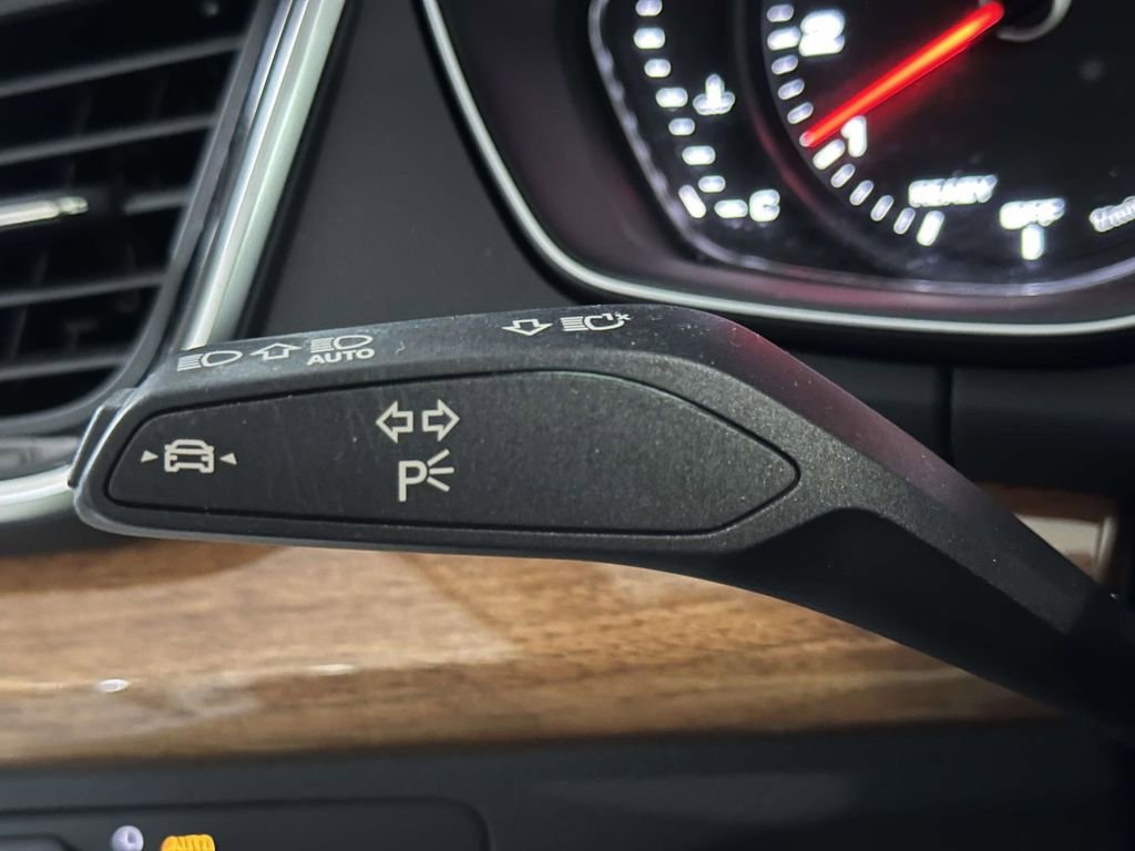 Used 2023 Audi Q5 2.0T Premium w/ Convenience Package image 29