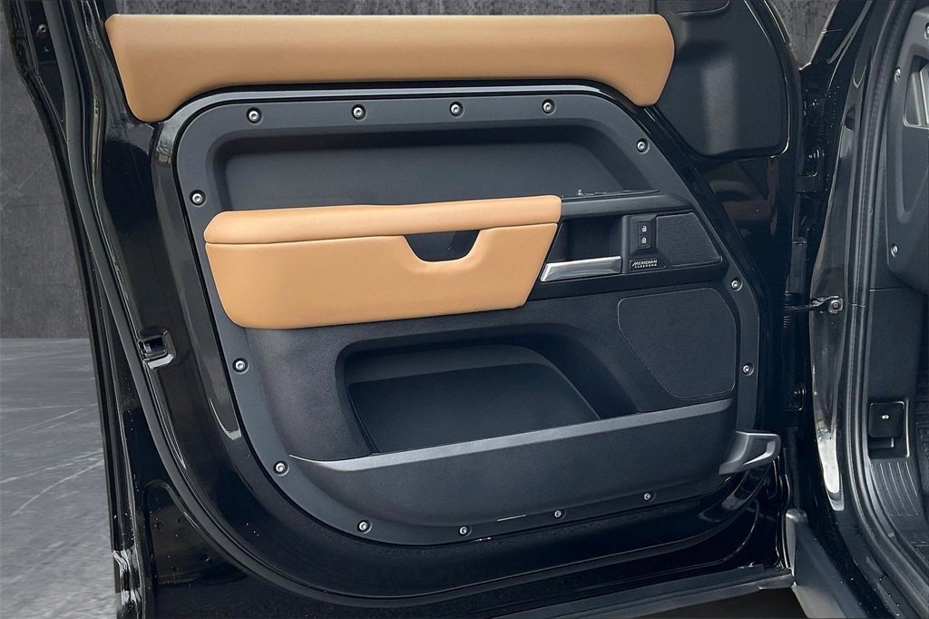 Used 2025 Land Rover Defender 110 V8 image 20