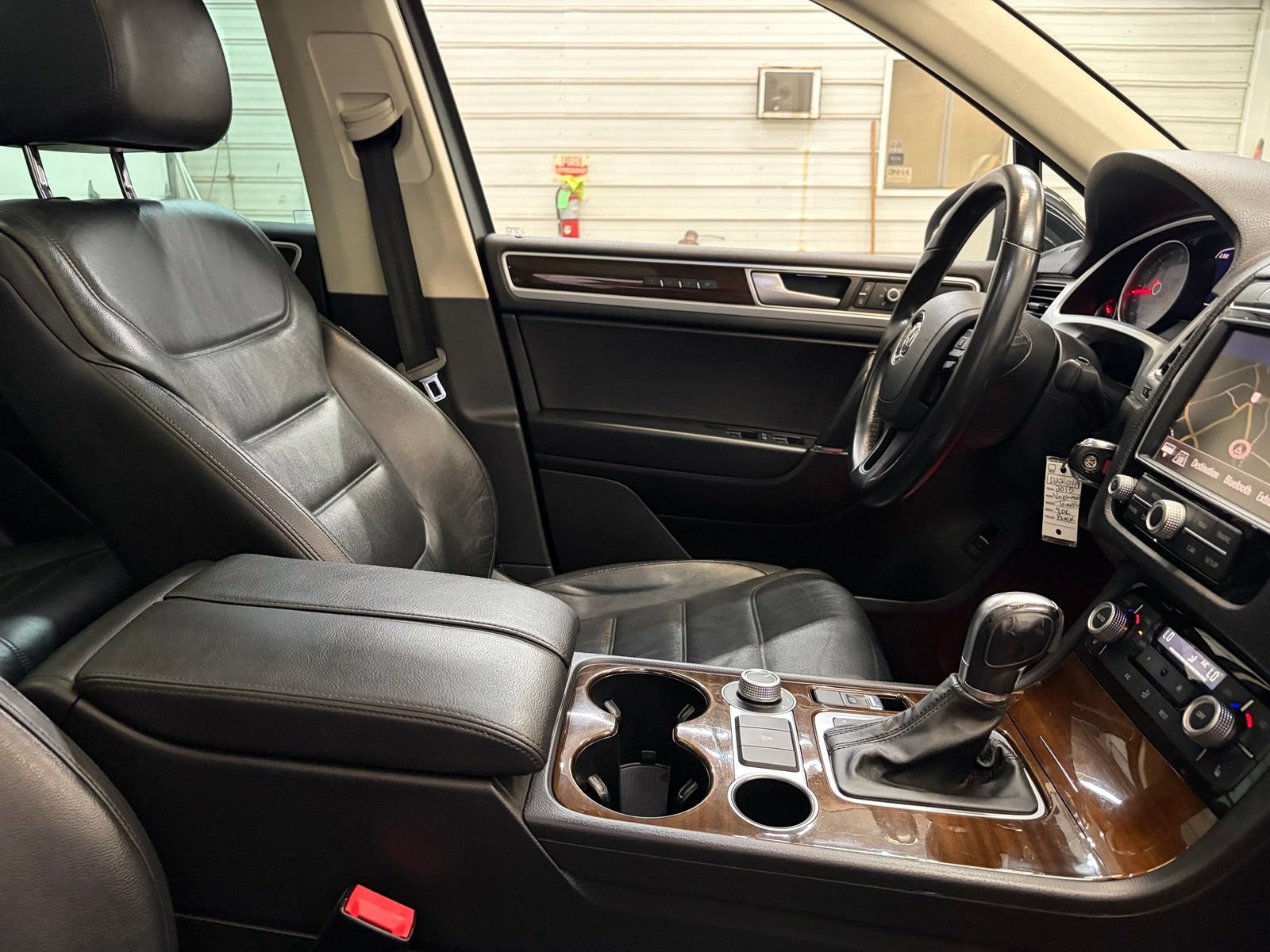 Used 2015 Volkswagen Touareg TDI AWD/4WD image 28