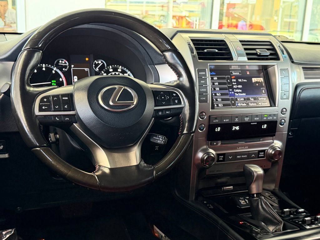 Used 2021 Lexus GX 460 Luxury w/ Sport Design Package AWD/4WD image 32