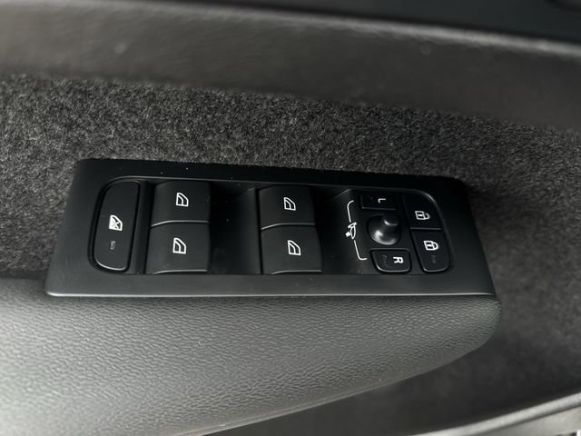 Used 2023 Volvo XC40 B5 Plus w/ Driver Assist Package image 23