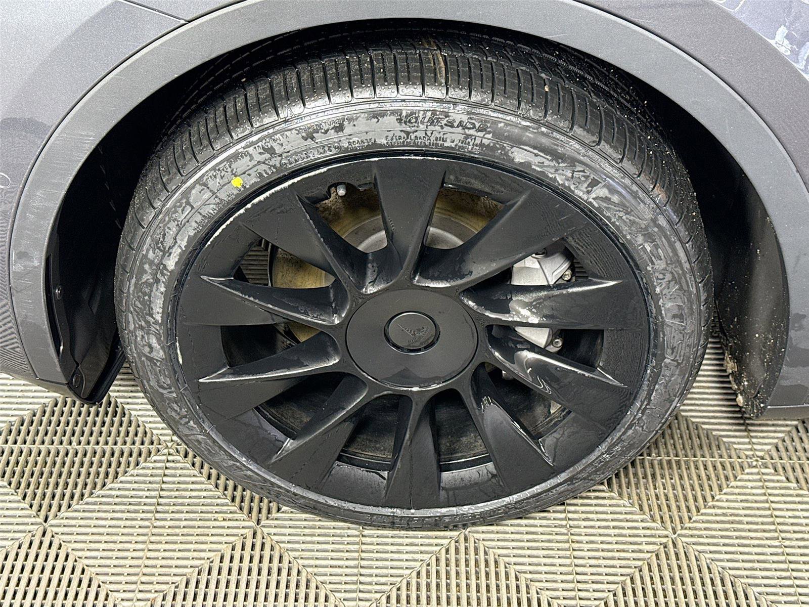 Used 2020 Tesla Model Y Long Range image 9