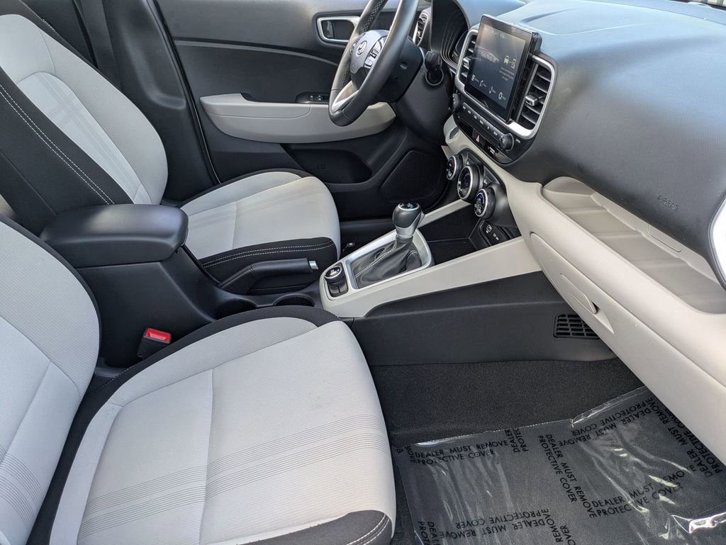 Used 2025 Hyundai Venue SEL FWD image 29